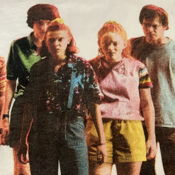Stranger Things It Only Gets Stranger official Netflix fitted tee M/L - Picture 7 of 11